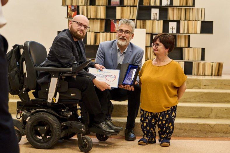 V Červeném kostele tloukla srdce na dlani. Kraj poprvé předával nové ceny, foto: Filip Jančo