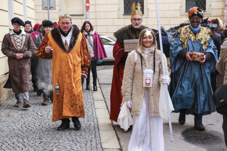 Tři králové, hejtman, primátor a biskup, popřejí šťastný nový rok před katedrálou i na náměstí