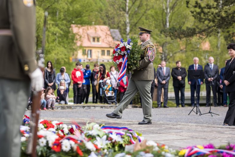 Zástupci kraje si připomněli tragédie konce druhé světové války a Den vítězství