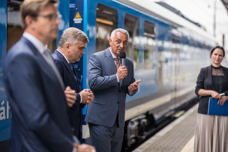 Po kolejích jezdí nové šelmy. Nabízí pohodlí a nevídanou rychlost