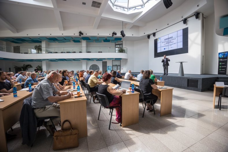 Budoucnost škol začíná dnes. Kraj podpoří rozvoj umělé inteligence i tělocviku