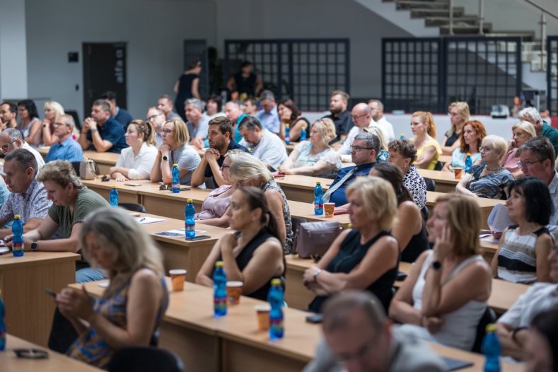 Budoucnost škol začíná dnes. Kraj podpoří rozvoj umělé inteligence i tělocviku