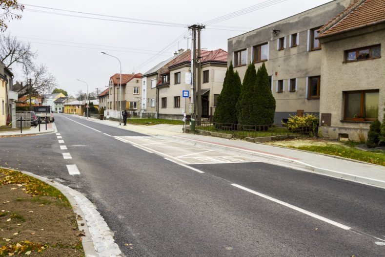 Teď už to pojede jako po másle. Kozlovice mají novou silnici