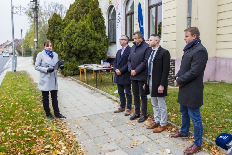 Teď už to pojede jako po másle. Kozlovice mají novou silnici