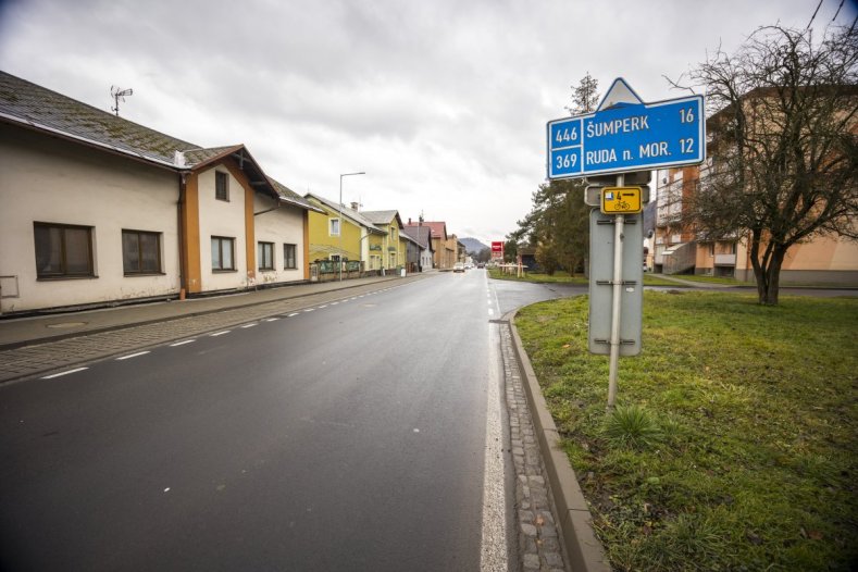 Na jaře začali, na podzim skončili. Hanušovice mají novou hlavní silnici