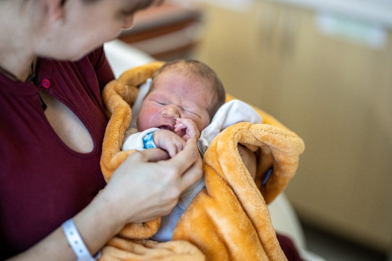 První letošní dítě Olomouckého kraje: Na pořadí nezáleží, hlavně že jsou zdraví, vzkazuje hejtman