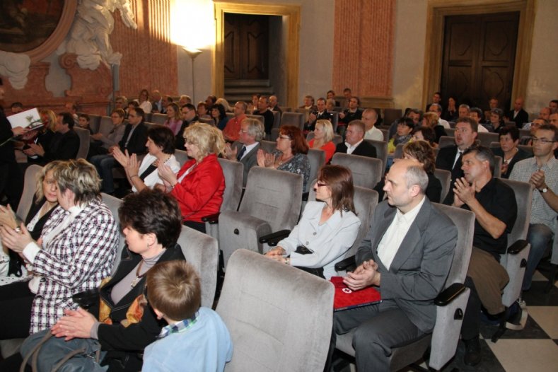 Předávání Zlatých křížů ČČK - Konvikt, Olomouc, 8. října 2013