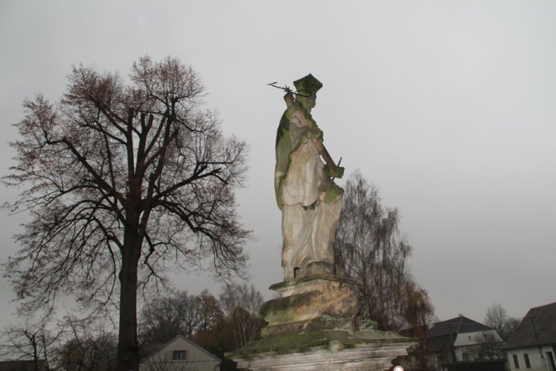 Slavnostní otevření opraveného historického mostu v Dlouhé Loučce