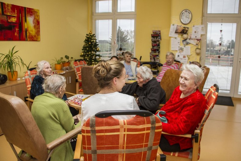 Hejtman otevřel nově zrekonstruovaný domov pro seniory Pohoda ve Chválkovicích