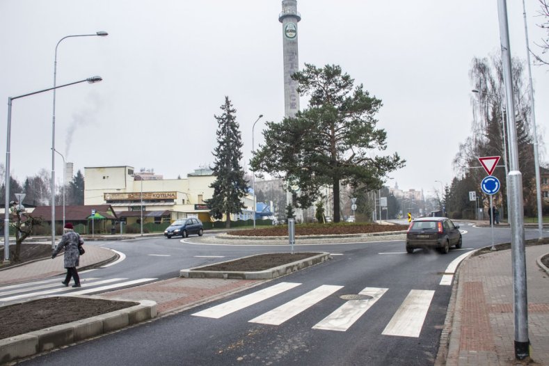 Hejtman Rozbořil otevřel novou okružní křižovatku v Šumperku