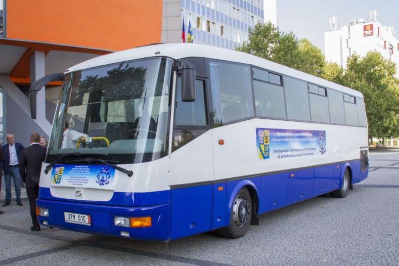 Olomoucký kraj daroval partnerskému regionu Vojvodina autobus. Využije ho česká komunita žijící v Srbsku