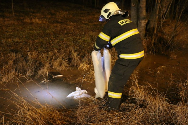 Rychlé tání sněhu způsobilo celkem devět mimořádných událostí v kraji. Se situací se osobně na místě seznámil i hejtman Košta