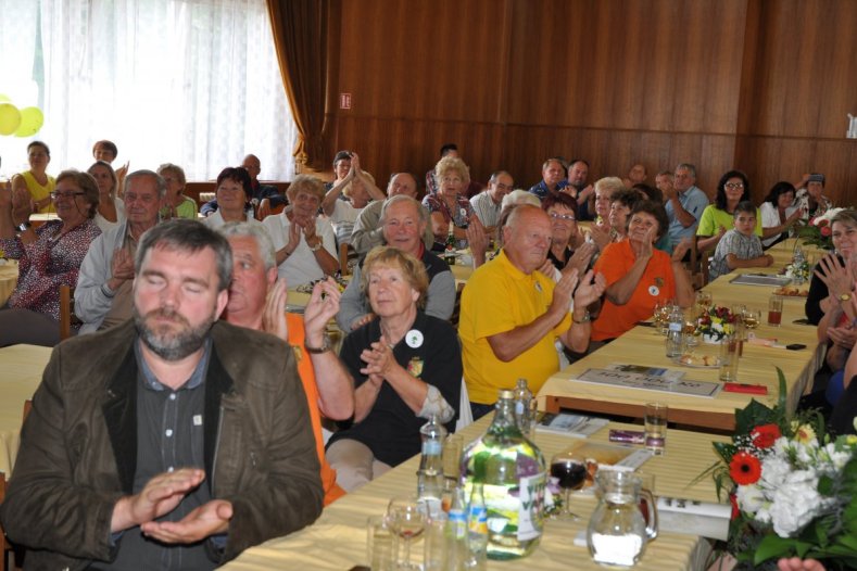 Vápenná převzala zlatou stuhu za vítězství v krajském kole soutěže Vesnice roku