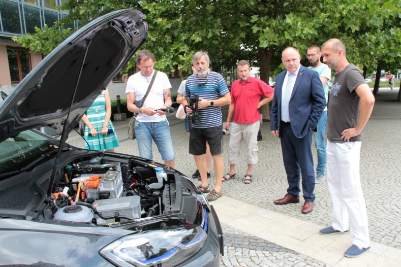 Kraj pořizuje první elektromobil. Dojede až do Polska