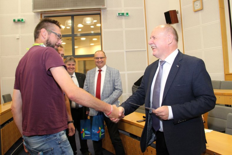 Z Olomouce až na konec světa. Úředníci šlápli do pedálů