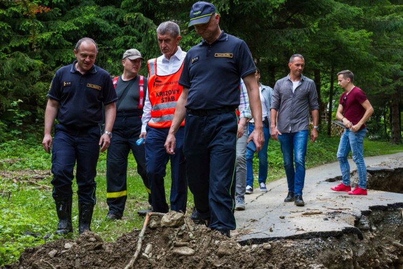 Hejtman s premiérem navštívili vytopené obce a slíbili další pomoc