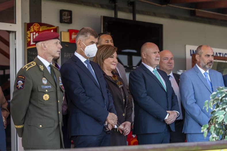 Premiér v kraji. Poděkoval záchranářům a navštívil firmy, které pomohly během koronakrize 