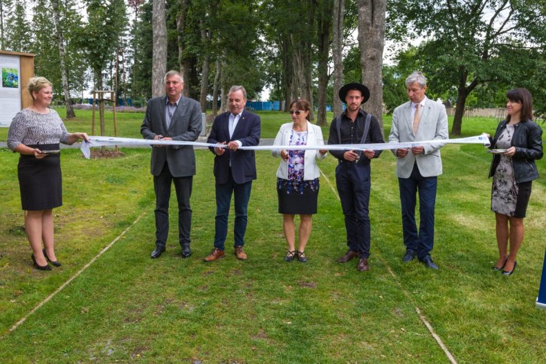 Léčebný ústav má nový park. Voní květinami a umí zahnat stres