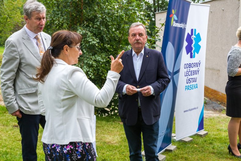 Léčebný ústav má nový park. Voní květinami a umí zahnat stres